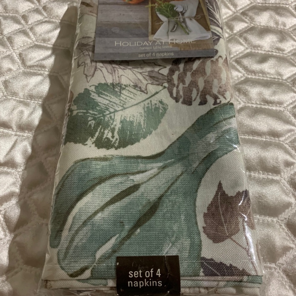 Elrene Set Of 4 Cloth Napkins - Picture 3 of 3